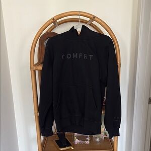 Black Comfrt sweatshirt